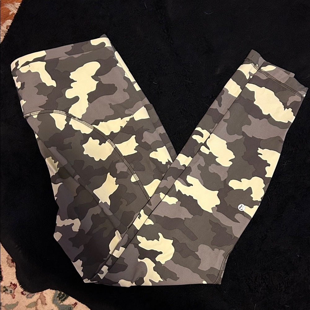 Lululemon Camouflage Leggings Size 14 NWOT Full Length